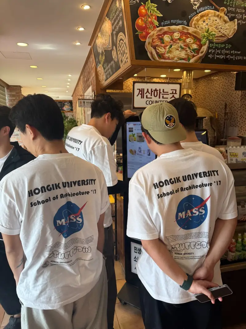 Printstar Premium Cotton Adult Wide-Fit T-shirt Purchased L / XL 제작 후기 I got matching t-shirts for a trip with my schoolmates, and they're pretty. The material isn't see-through either.- 마플 리얼 후기