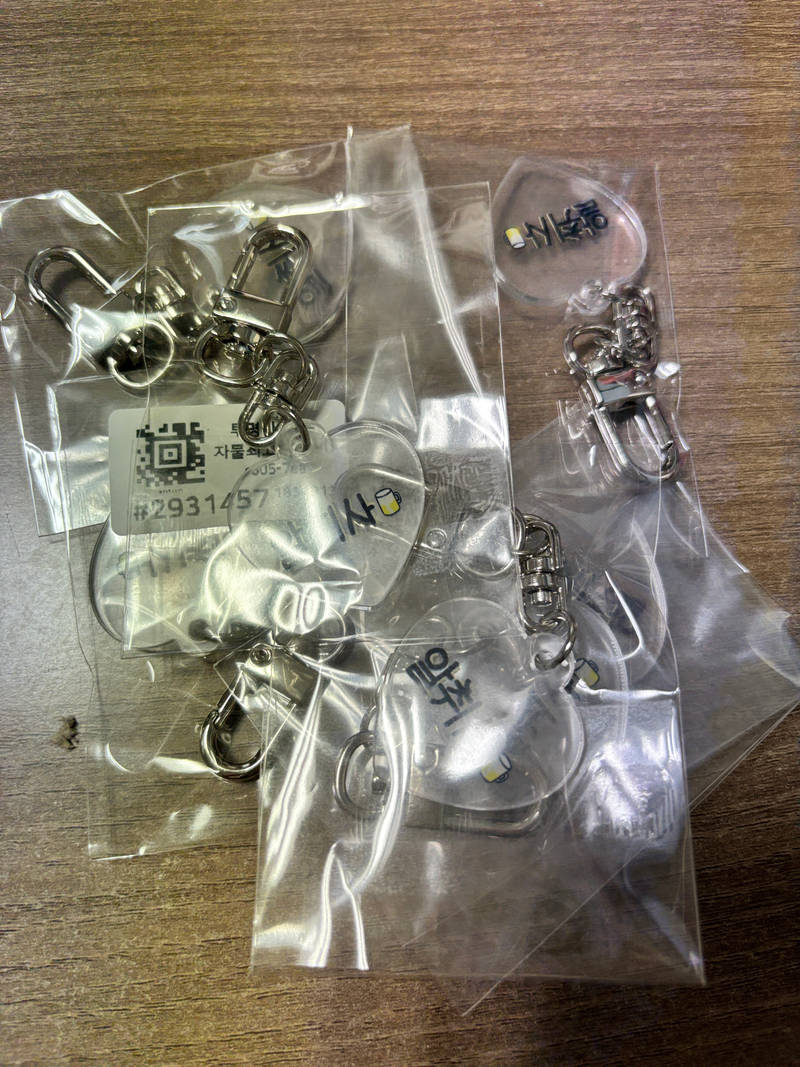 Heart Acrylic Key Ring (Clear) Purchased 12.60 x 13.78 inch 제작 후기 The design is so pretty and the size is just right, I love it ㅇ💙🩵- 마플 리얼 후기