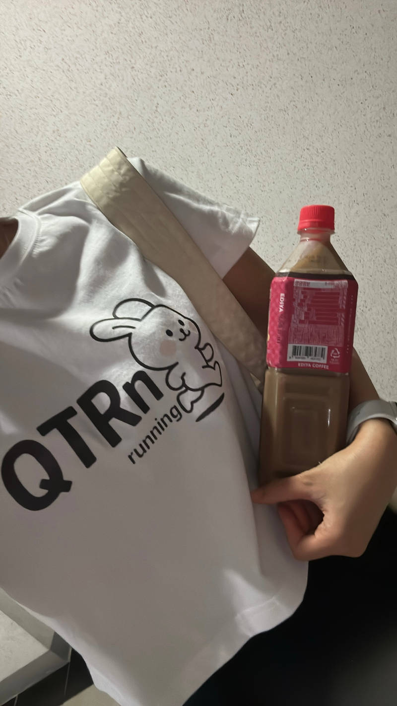 Short-sleeve crop top Purchased FREE 제작 후기 The tea is really solid and the printing is so pretty!!! I'm satisfied!!!!!- 마플 리얼 후기