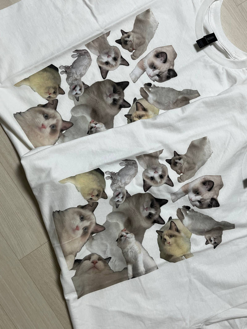 길단 2000 오리지널 티셔츠 L / XL 구매 제작 후기 생각보다 프린팅도 너무 잘되어있고 티셔츠도 부들부들하니 잠옷으로 입기 딱이에요!
반려동물 러버라면 반려동물 티셔츠 하나쯤은~~ 갖고 계시면 진짜 볼 때마다 웃음 납니다 풒하하하
사이즈는 오버사이즈여서인지 생각보다 더 크더라구요~
다음에는 한사이즈 작게 주문해보려합니당~ 또 주문할게용용- 마플 리얼 후기