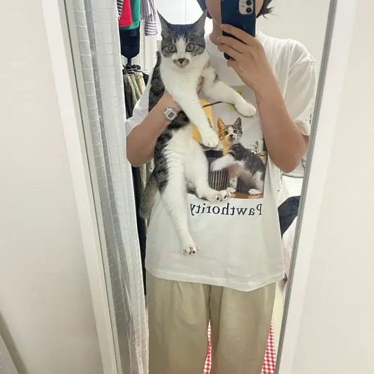 Printstar Premium Cotton Adult T-shirt Purchased L 제작 후기 “I used to be like this, but now I’m like this”

I ordered a t-shirt for the first time, so I made one as a sample
and it’s really great.. I made it simply with pictures of my cute cat when he was young and my favorite things, and I really like it.

The print quality is really good, and the t-shirt material is good too

It’s thick enough.

The only thing I regret is that the text on the back of the neck is a little too high and small compared to the size of the t-shirt.

Since it was my first attempt, I’ll make it with that in mind next time.

I’m 165cm tall, and the L size is quite big and long.
 - 마플 리얼 후기 