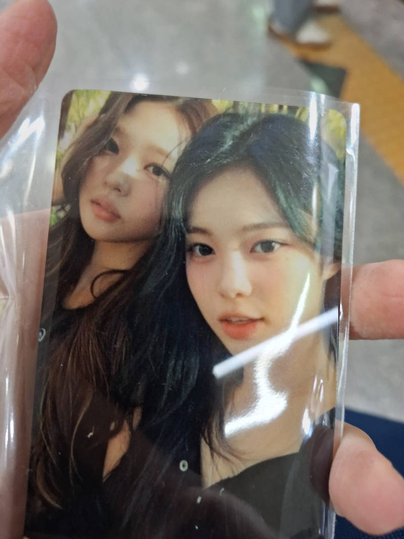 Vertical Transparent Photocard (White Layer) Purchased 2.1 x 3.4 inch 제작 후기 It feels more like a real photo card than I expected and is sturdy.- 마플 리얼 후기