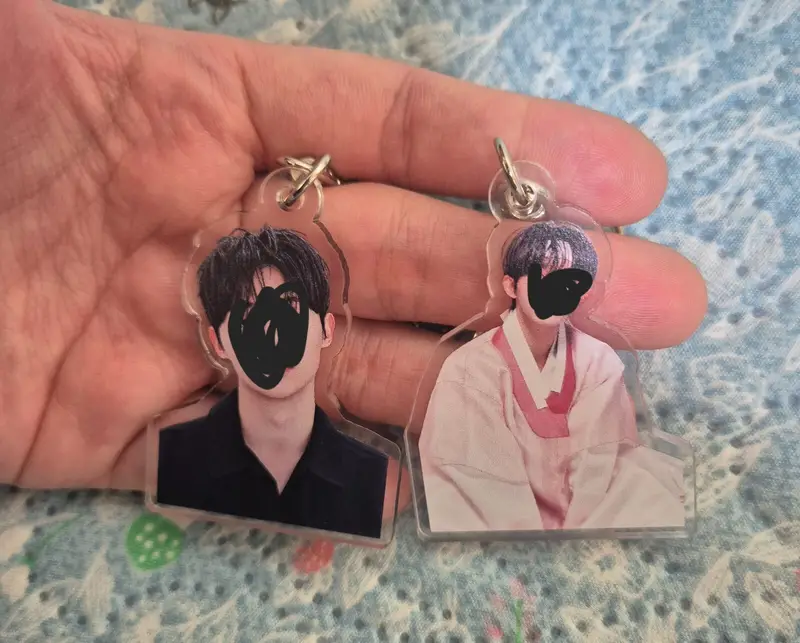 Custom Acrylic Key Ring (Clear) Purchased 16.14 x 21.65 inch 제작 후기 One is for a gift, and it turned out really pretty, so I think the recipient will love it!- 마플 리얼 후기