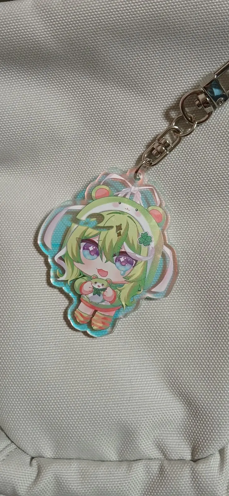 Custom Acrylic Key Ring (Aurora) Purchased 22.05 x 26.77 inch 제작 후기 I made a keyring of my younger sibling's favorite TV personality as a gift, and they really love it. It looks even prettier in person! However, since the front isn't coated, I was a bit worried that it might peel off if scratched too hard.- 마플 리얼 후기