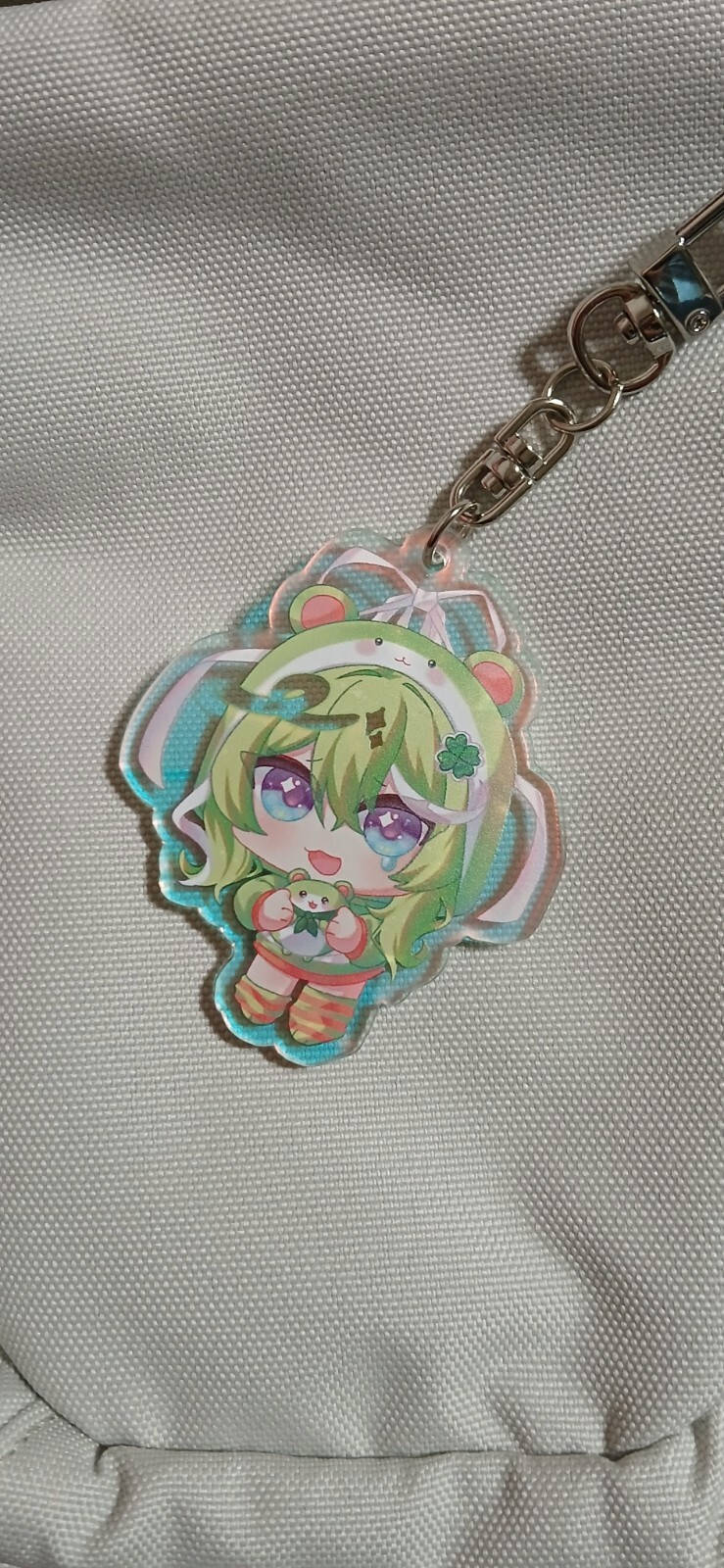 Custom Acrylic Key Ring (Aurora) Purchased 22.05 x 26.77 inch 제작 후기 I made a keyring of my younger sibling's favorite TV personality as a gift, and they really love it. It looks even prettier in person! However, since the front isn't coated, I was a bit worried that it might peel off if scratched too hard.- 마플 리얼 후기