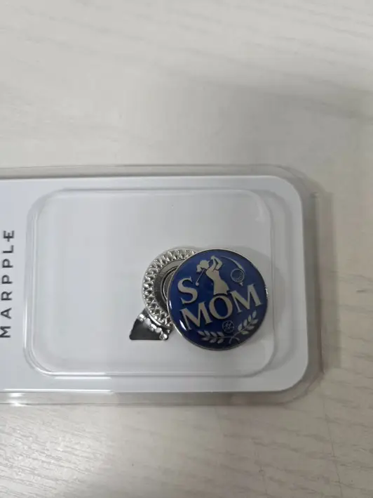 Ball Marker Purchased 1.2 x 1.2 inch 제작 후기 I was surprised because it was much prettier than I expected. There is talk of offering it as a prize for a hole-in-one or an eagle in the future. - 마플 리얼 후기 