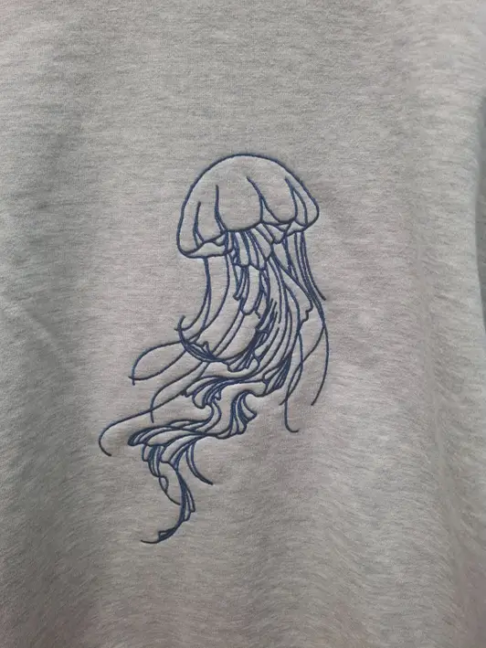 Daily Oversized 2-Way Zip-Up Hoodie Purchased L 제작 후기 If you write the embroidery request in the additional comments section when ordering, they will kindly consult with you over the phone on how to proceed. There was an additional cost depending on the size; please keep in mind that the extra fee is significant if it exceeds 25cm! I am truly satisfied that I was able to make a custom-made embroidered zip-up hoodie at this price. - 마플 리얼 후기 