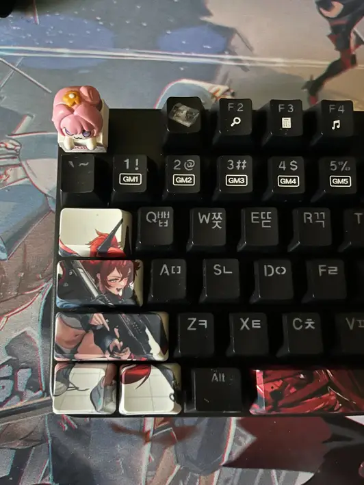LED Point Keycap (R4) Purchased 0.7 x 0.4 inch 제작 후기 I plugged it into the F1 key. I had it made as a birthday gift for my younger sibling, and it works well. - 마플 리얼 후기 