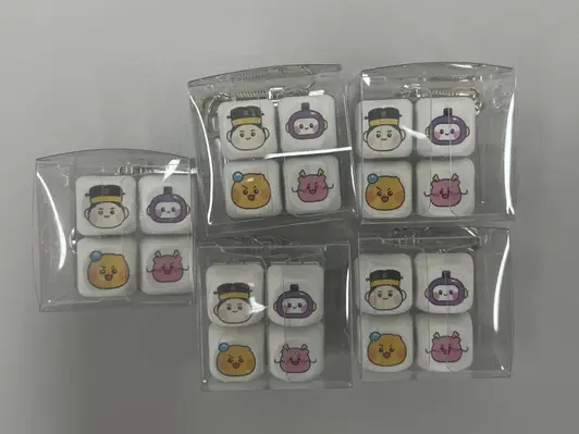 MOA 키캡 키링 (4구) 3.6 x 4.2 x 2.8 cm 구매 제작 후기 과학관에서 추첨행사를 진행하는데 경품으로 사용하려고 제작의뢰하여 구매하였습니다. 과학관 캐릭터가 새로 개발되어 활용하여 제작했는데 예쁘게 잘 나와서 만족합니다.  - 마플 리얼 후기 