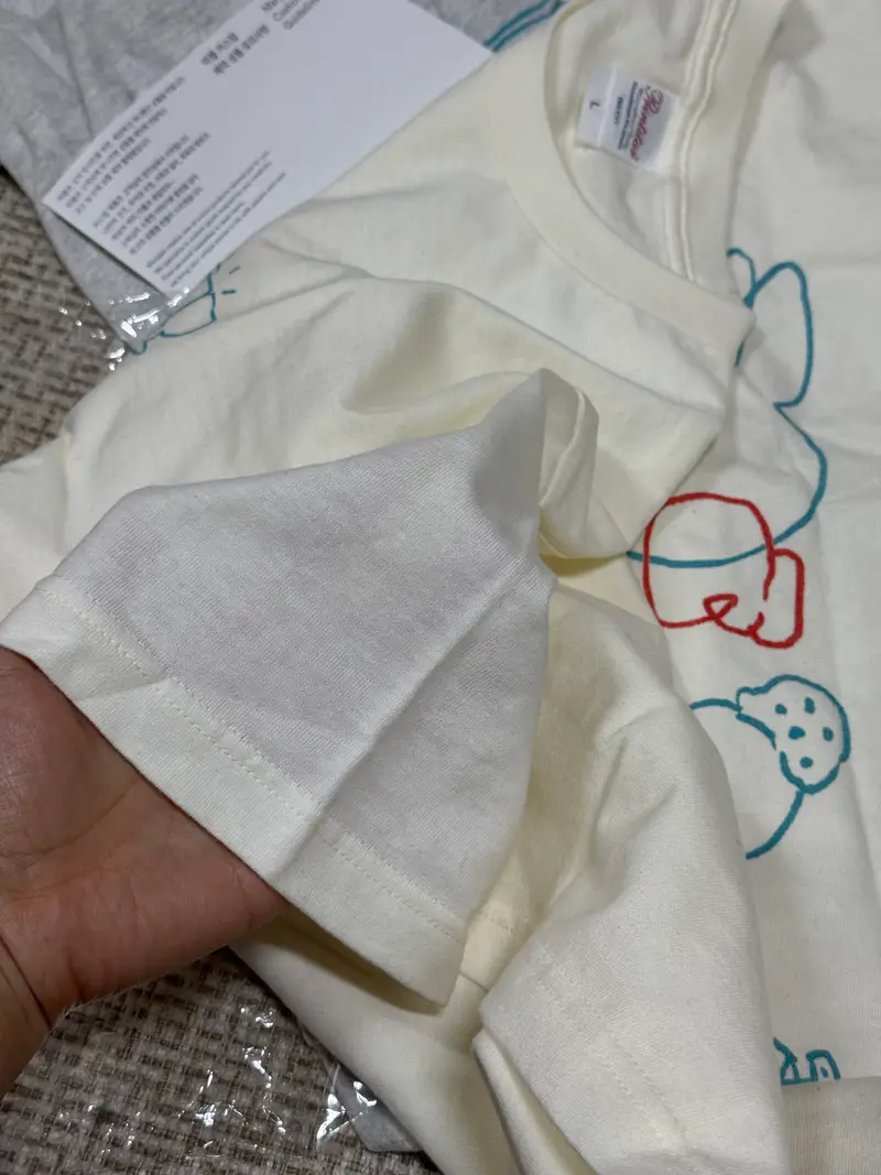 Printstar ヘビーウェイトTシャツ（ユニセックス） L 購入 제작 후기 象牙色がサンプルで見えるものよりもすごく軟学色です。夏に若々しいのに着ようとしましたが、残念ですが仕方ないですね！参考用に厚み感と一緒に写真アップしますよ〜！- 마플 리얼 후기