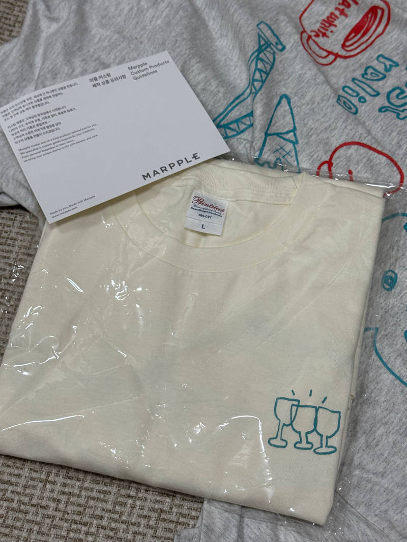 Printstar Premium Cotton Adult T-shirt Purchased L 제작 후기 The ivory color is much lighter than it looks in the sample. I wanted to wear it in the summer to make it more lively, but there's nothing I can do about it..! I'm uploading a picture along with the thickness for reference~!- 마플 리얼 후기