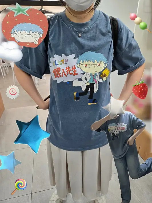 Pigment-Dyed Oversized T-Shirt Purchased L 제작 후기 As soon as I saw the pigment overfit blue t-shirt, I thought of my favorite character, so I thought I'd draw it and make it! So after work, I entrusted them with making a t-shirt with the drawing I drew for several days👕
I've been thinking about making a t-shirt with my drawing for a long time, and this is my first time making one! During the production process, they consulted me about the printing method and whether I could print it in the location I wanted, and their answers were very quick and kind^^ They recommended a production method that would suit my drawing, but they said that if they did, the back would come down lower than I wanted.. If the location is important, they also said that if the production method for the front and back are different, they can make it in the location I want!! I thought about it for a while, but since the production method was more important, I trusted them and left it to them!! It didn't take long from the consultation to production, so I was able to receive it quickly!
The oversized print I wanted was neat and clean! I was worried that the strawberry drawing on the back could be covered by the hair, so I think it was a good decision to print it down👍👍 The color also came out as I thought. The first time I wore it to Hongdae, I had an appointment, and my friends said it was super cute and asked where I got it, and when I told them I drew it, they were surprised!! My t-shirts are also coveted by my otaku friends~ I want to continue making them by drawing more pictures of things I like in the future! I was that satisfied!! This pigment t-shirt has thick cotton, so I think it will last a long time. I even washed it, and the printing was perfect!! I'm so happy that I have an otaku t-shirt that I love more because I drew it myself~~
* This is a review written by an employee after actually using it. - 마플 리얼 후기